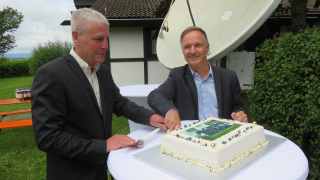 Oliver Klein und Markus Spettel beim Anschneiden der Torte