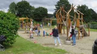 Spielbetrieb auf dem großen Spielplatz