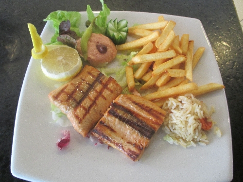 Diaschau Reichhaltiger Teller mit Speisen